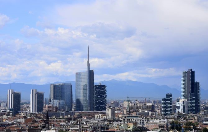 Est-ce que je préfère emmener ma société avec moi en Italie ?